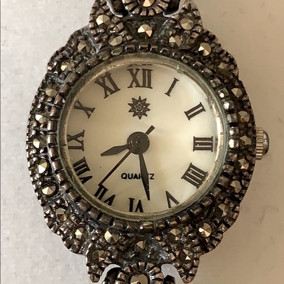 Watch w/Black crystal & black metal quartz guc - Picture 1 of 9